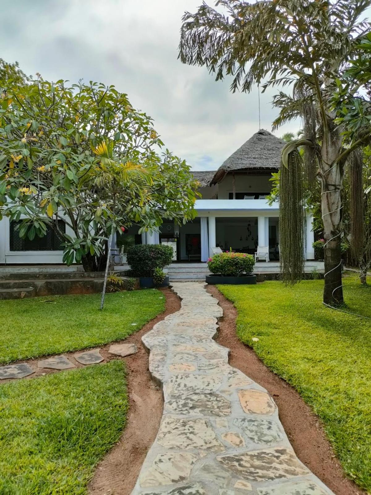 White Nyumba Malindi Apartment Екстериор снимка